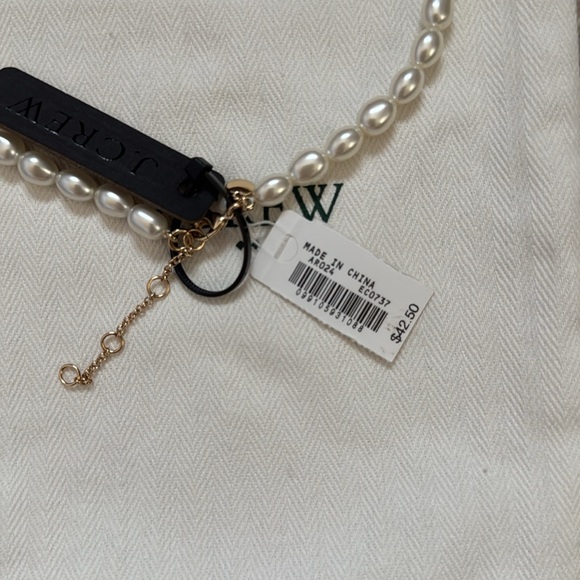 🎄J. Crew faux pearl choker/necklace with gold tone clasp. NWT. - Picture 2 of 4